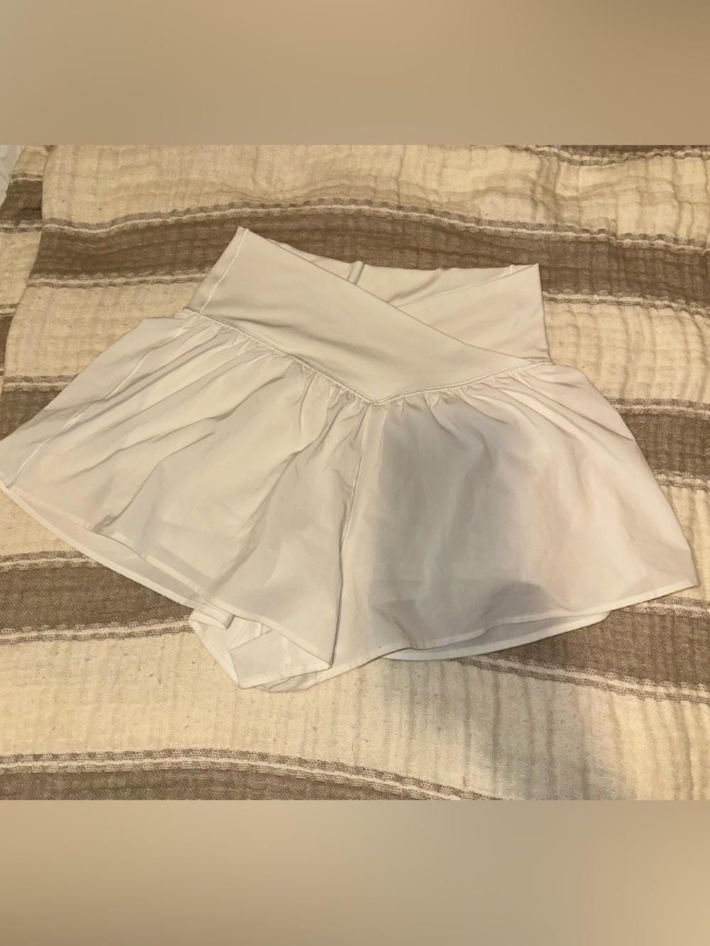 White Aerie Real Me Crossover Flowy Shorts